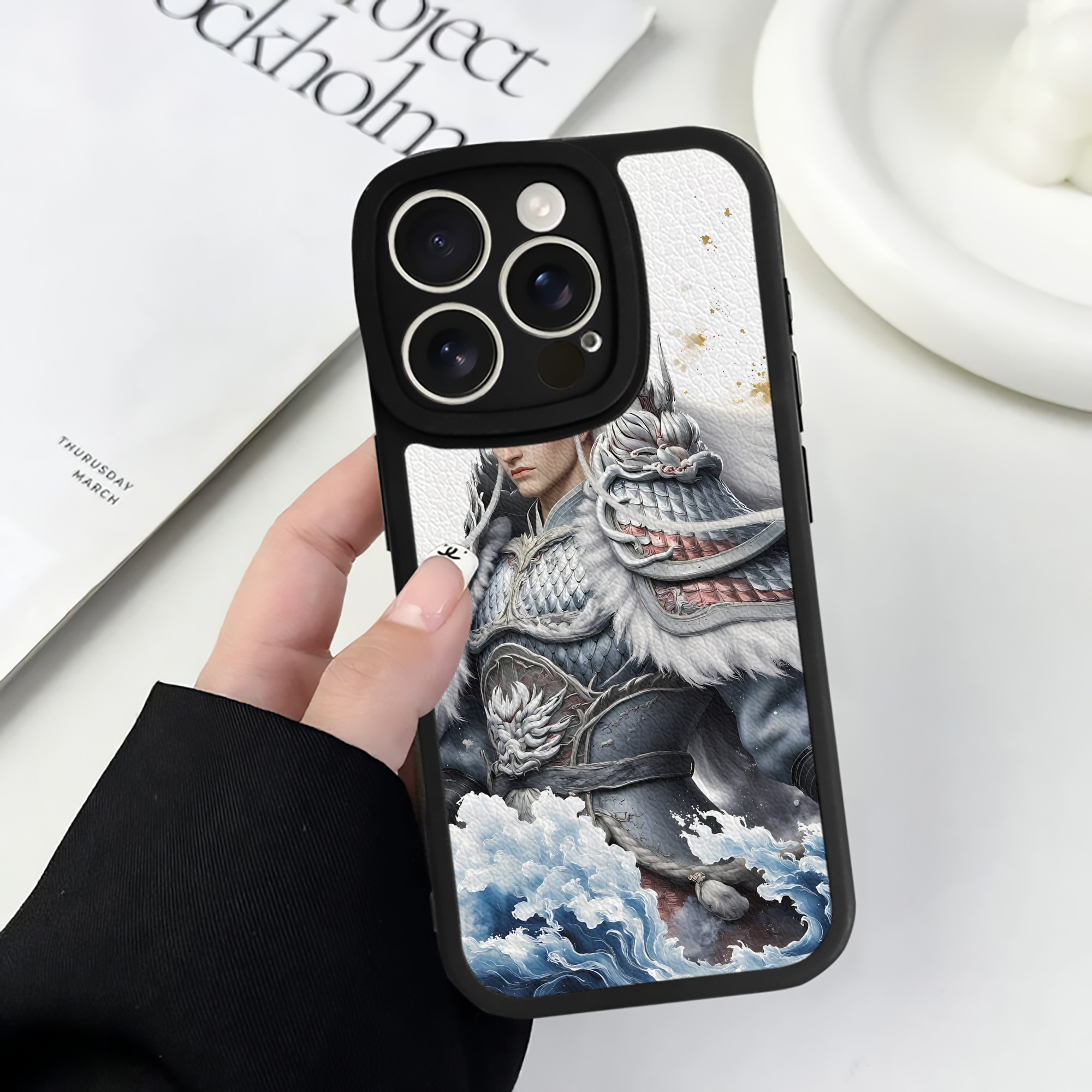 （画像用） Ne Zha 2 ナタ 魔童の大暴れ 【iPhone 16シリーズ対応】シリコンスマホケース（レザー調） 材質：シリコン